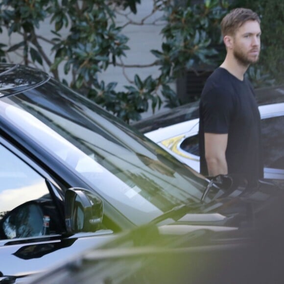 Exclusif - Taylor Swift se rend avec son compagnon Calvin Harris et ses parents, Scott et Andrea, chez des amis pour fêter son anniversaire à Beverly Hills. Le 13 décembre 2015 © CPA / Bestimage