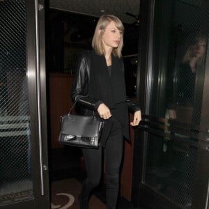 Taylor Swift est allée diner au restaurant Palm Restaurant à Beverly Hills, le 17 novembre 2015