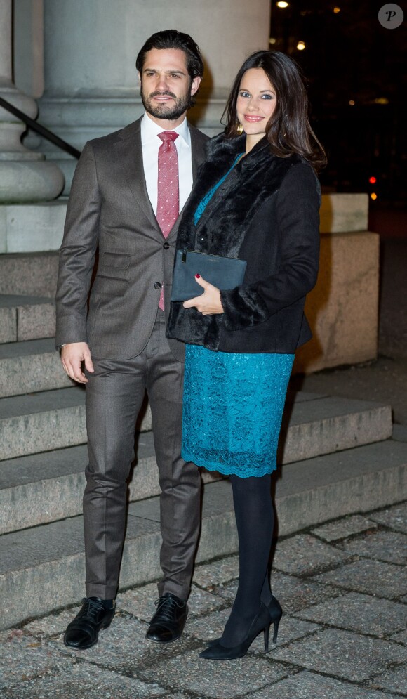 Le prince Carl Philip et la princesse Sofia de Suède, enceinte, assistaient le 21 décembre 2015 au concert de Noël donné en l'église Gustaf Vasa, à Stockholm.