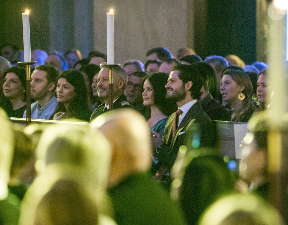 Le prince Carl Philip et la princesse Sofia de Suède, enceinte, assistaient le 21 décembre 2015 au concert de Noël donné en l'église Gustaf Vasa, à Stockholm.