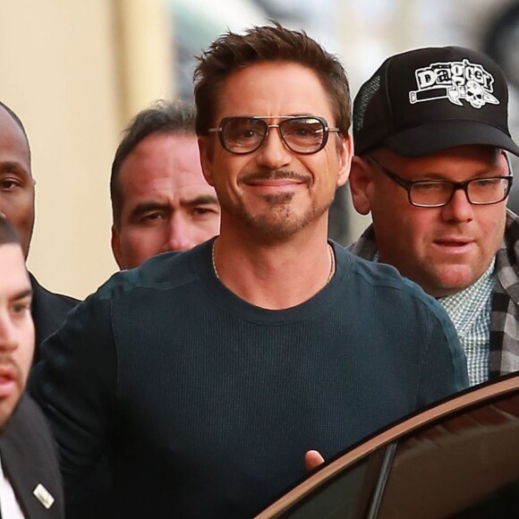 Robert Downey Jr. arrive à l'émission 'Jimmy Kimmel Live!' à Hollywood, le 24 novembre 2015
