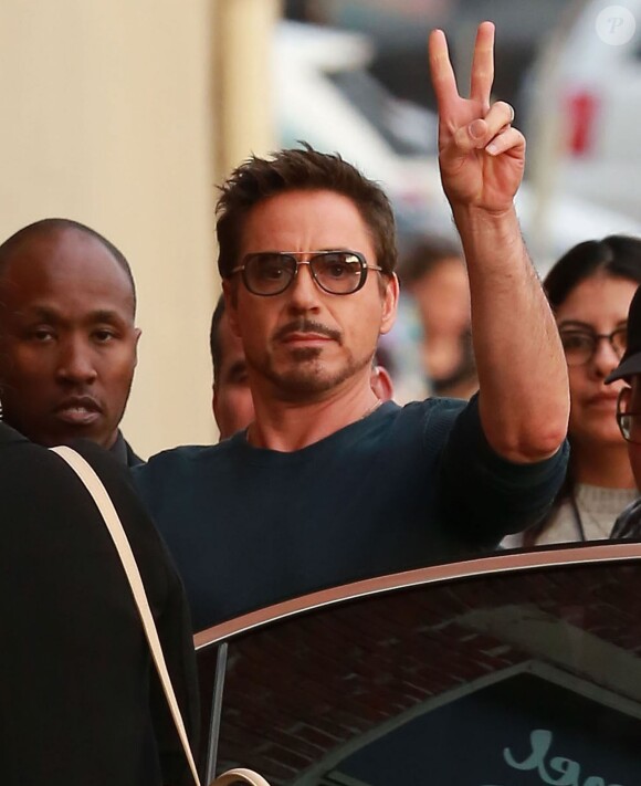 Robert Downey Jr. arrive à l'émission 'Jimmy Kimmel Live!' à Hollywood, le 24 novembre 2015