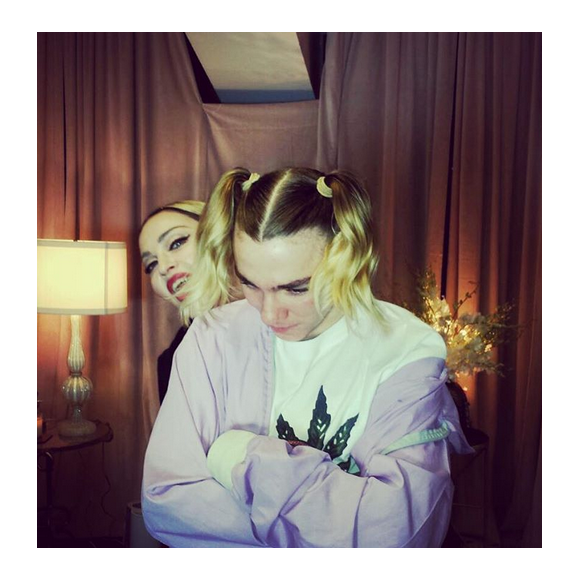 Madonna a-t-elle provoqué la colère de son fils en postant des photos de lui des photos jugées embarassantes sur les réseaux sociaux ? Photo postée sur Instagram au mois de septembre 2015.