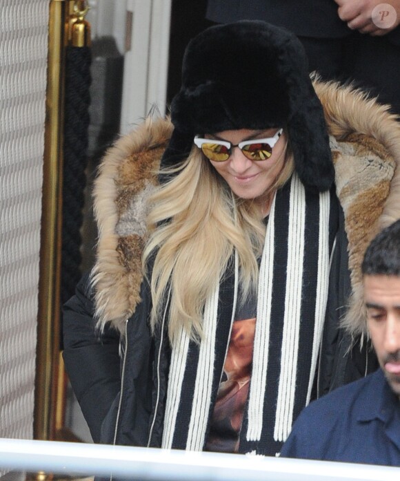 Madonna quitte l'hôtel Amsterdam de Londres le 5 décembre 2015. © CPA/Bestimage.