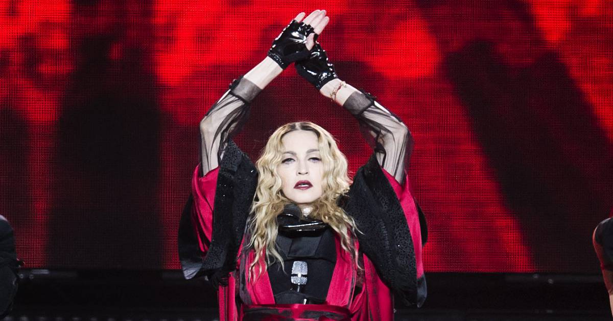 Attentats de Paris: Madonna chante La vie en rose en larmes lors de son ...