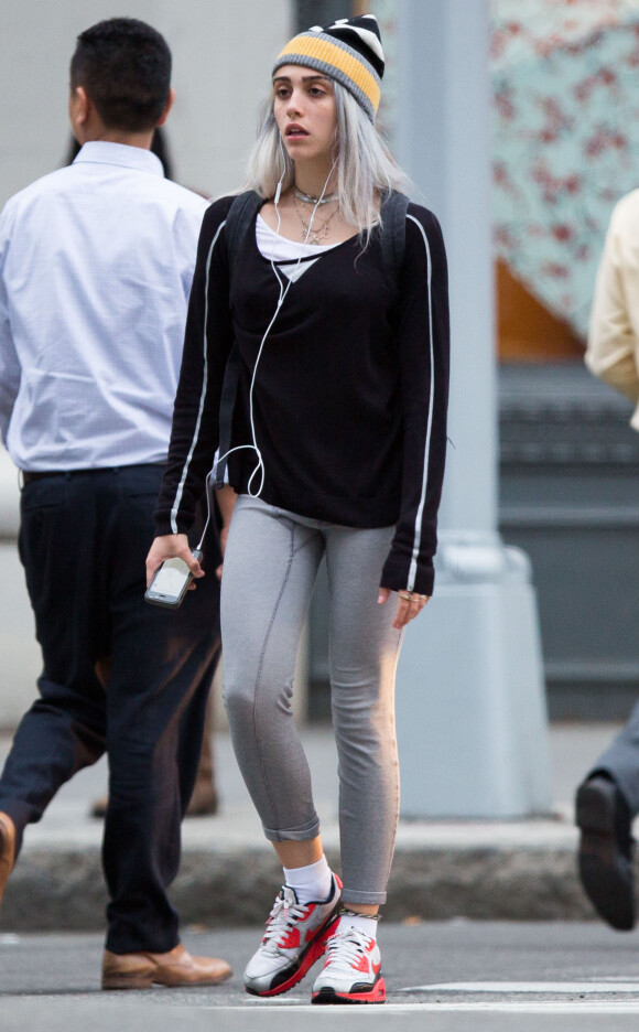 Exclusif - Lourdes Leon (fille de Madonna) arbore un nouveau look dans les rues de New York! Le 18 mai 2015 York
