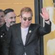 Elton John et son mari David Furnish font du shopping chez "Barney's New York" à Beverly Hills le 22 décembre 2015.