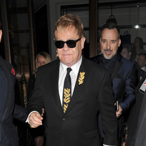 Elton John et son mari David Furnish  à une soirée au flagship Burberry à Londres, le 3 novembre 2015.