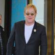 Elton John à Barney's New York, à Los Angeles, le 22 décembre 2015