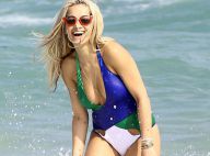 Rita Ora : Sexy en maillot de bain, elle s'éclate à la plage !
