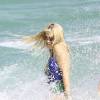 La star Rita Ora profite de la plage à Miami, le 28 décembre 2015.