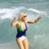 Rita Ora profite de la plage à Miami, le 28 décembre 2015.