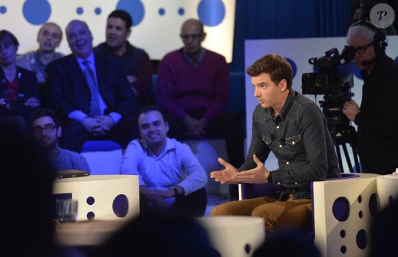 Exclusif : Marc-Antoine Lebret sur le fameux fauteuil de l'émission " On est pas couché" sur France 2