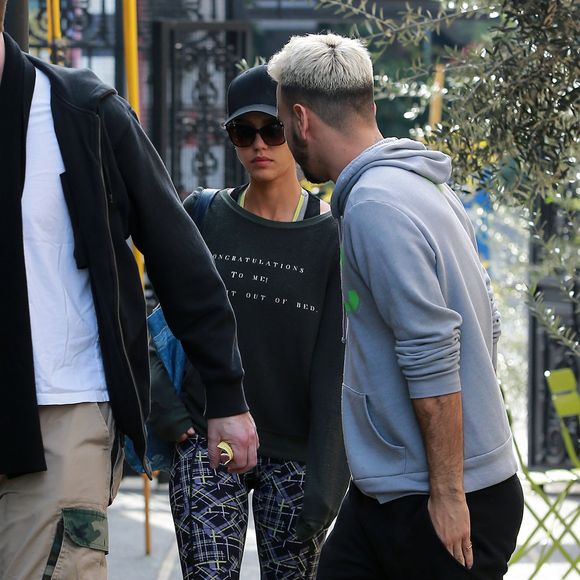 Jessica Alba arrive à son cours de gym à Los Angeles, le 3 janvier 2016. J