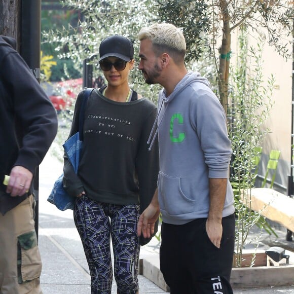 Jessica Alba arrive à son cours de gym à Los Angeles, le 3 janvier 2016. J