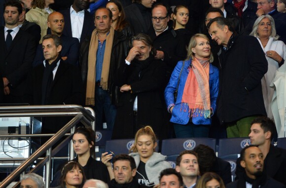 Nicolas Sarkozy, Vincent Labrune, Margarita Louis-Dreyfus et Philipp Hildebrand lors de la renconte de Ligue 1 entre le Paris Saint-Germain et l'Olympique de Marseille, au Parc des Princes à Paris, le 4 octobre 2015
