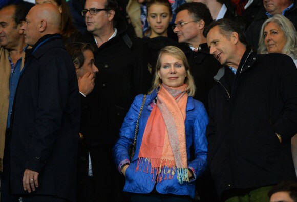 Margarita Louis-Dreyfus et Philipp Hildebrand lors de la renconte de Ligue 1 entre le Paris Saint-Germain et l'Olympique de Marseille, au Parc des Princes à Paris, le 4 octobre 2015