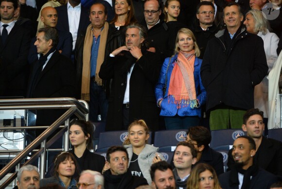 Nicolas Sarkozy, Vincent Labrune, Margarita Louis-Dreyfus et Philipp Hildebrand lors de la renconte de Ligue 1 entre le Paris Saint-Germain et l'Olympique de Marseille, au Parc des Princes à Paris, le 4 octobre 20