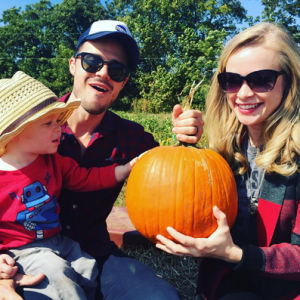 Katy Allen, la femme du chanteur Kris Allen et son fils Oliver Neil. Photo postée sur Instagram au mois d'octobre 2015.