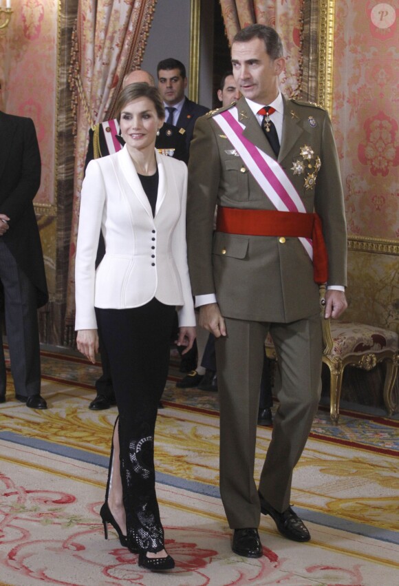 Le roi Felipe VI d'Espagne présidait, avec la reine Letizia, la Pâque militaire au palais du Pardo à Madrid le 6 janvier 2016. Leur entrée officielle dans la nouvelle année.