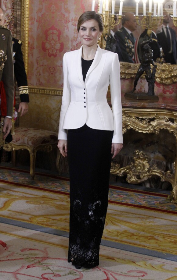 Le roi Felipe VI d'Espagne présidait, avec la reine Letizia, la Pâque militaire au palais du Pardo à Madrid le 6 janvier 2016. Leur entrée officielle dans la nouvelle année.
