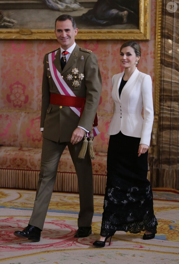 Le roi Felipe VI d'Espagne présidait, avec la reine Letizia, la Pâque militaire au palais du Pardo à Madrid le 6 janvier 2016. Leur entrée officielle dans la nouvelle année.