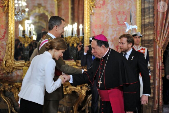 Felipe VI d'Espagne présidait, avec Letizia, la Pâque militaire au palais du Pardo à Madrid le 6 janvier 2016. Leur entrée officielle dans la nouvelle année.