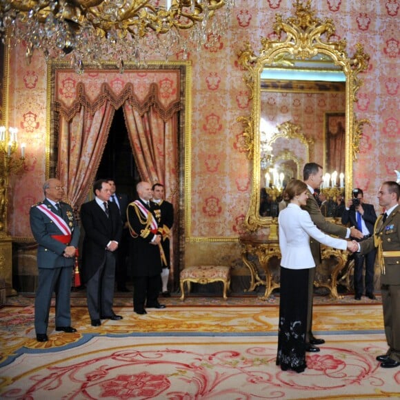 Felipe VI d'Espagne présidait, avec Letizia, la Pâque militaire au palais du Pardo à Madrid le 6 janvier 2016. Leur entrée officielle dans la nouvelle année.