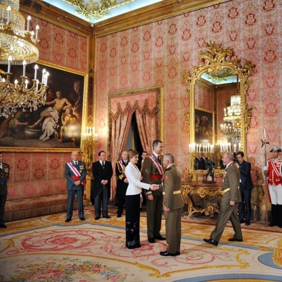 Felipe VI d'Espagne présidait, avec Letizia, la Pâque militaire au palais du Pardo à Madrid le 6 janvier 2016. Leur entrée officielle dans la nouvelle année.