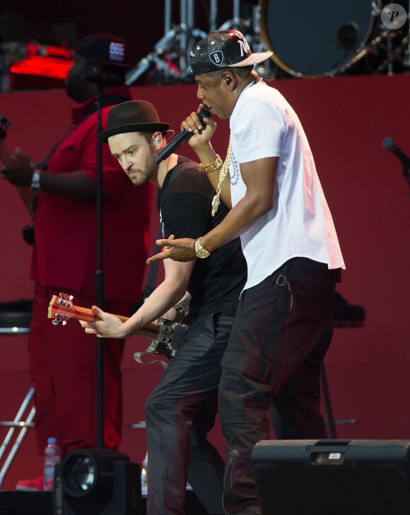 Les chanteurs Jay-Z et Justin Timberlake en concert lors du festival Wireless a Londres, le 14 juillet 2013.