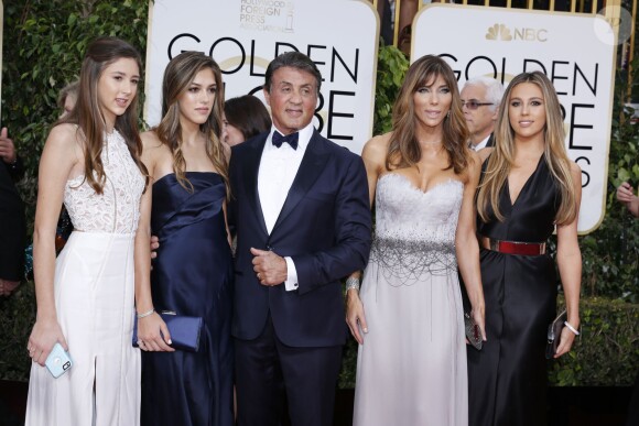 Sylvester Stallone, sa femme Jennifer Flavin et leurs filles Sophia, Sistine et Scarlet - 73e cérémonie annuelle des Golden Globe Awards à Beverly Hills, le 10 janvier 2016.