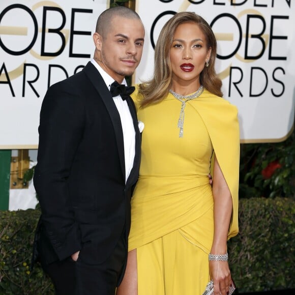 Jennifer Lopez et son compagnon Casper Smart - 73e cérémonie annuelle des Golden Globe Awards à Beverly Hills, le 10 janvier 2016.