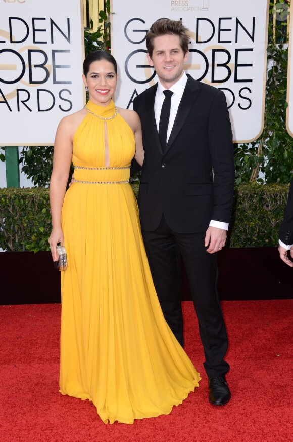America Ferrera et son mari Ryan Piers Williams sur le tapis rouge des Golden Globe Awards à Beverly Hills, Los Angeles, le 10 janvier 2016.