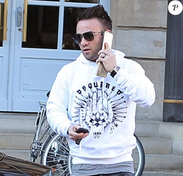 Exclusif - Le footballeur français Mathieu Valbuena passe Noël à Bordeaux. Il a séjourné au "Grand Hôtel de Bordeaux" afin de déguster la cuisine du célèbre chef anglais Gordon Ramsey. Mathieu Valbuena a de nombreuses affaires et entreprises à Bordeaux dont le fameux camping de la dune du Pyla dont sa soeur assure la direction - décembre 2015