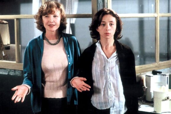Aurore Clément et Sylvie Testud dans "Demain on déménage" de Chantal Akerman, 2004.