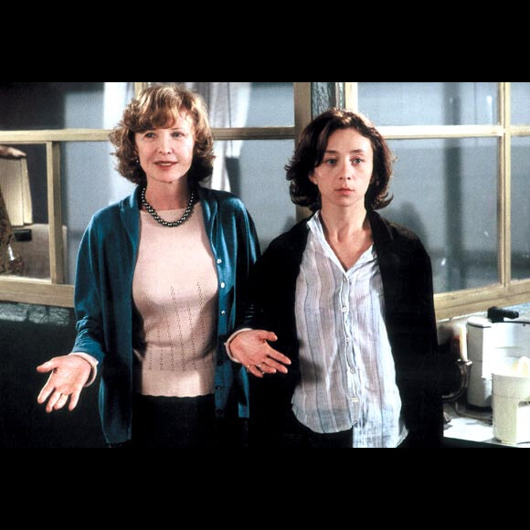 Aurore Clément et Sylvie Testud dans "Demain on déménage" de Chantal Akerman, 2004.