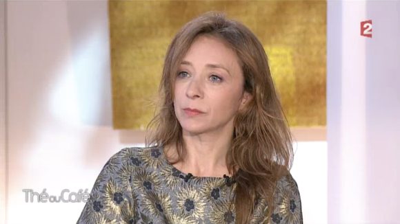 Sylvie Testud évoque le suicide de Chantal Akerman dans "Thé ou Café", sur France 2 le 9 janvier 2016.
