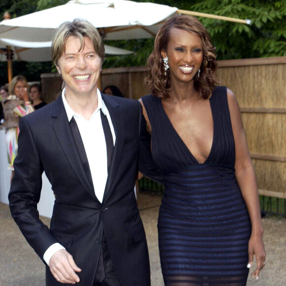 David Bowie et Iman à la galerie Serpentine à Londres en 2002