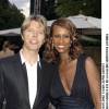 David Bowie et sa femme Iman à la galerie Serpentine à Londres en juillet 2002