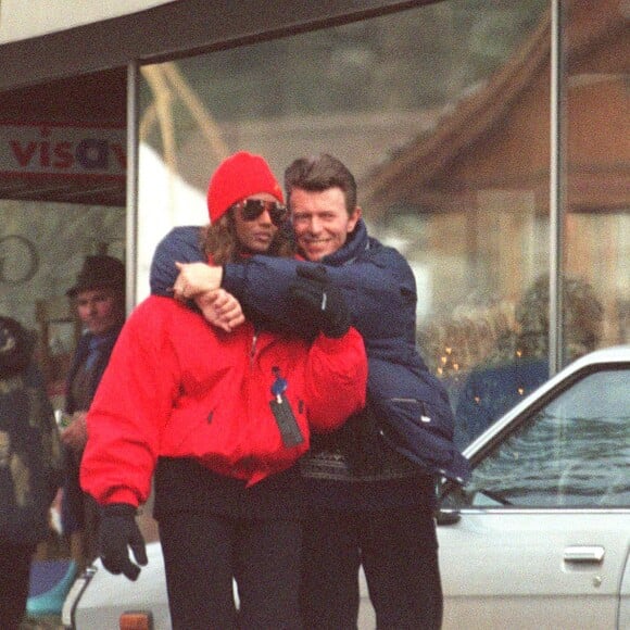 David Bowie et Iman à Gstaad en 1992, quelques mois avant leur mariage.