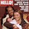 David Bowie et sa femme Iman en couverture de l'hebdomadaire Hello! en 2000 après la naissance de leur fille Alexandria (Lexi).