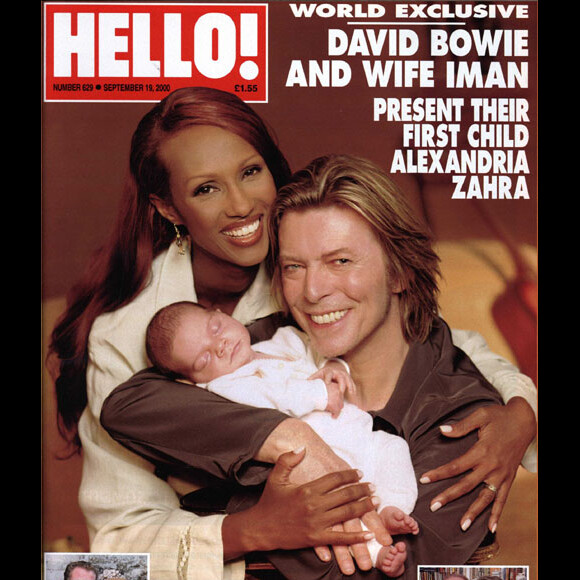 David Bowie et sa femme Iman en couverture de l'hebdomadaire Hello! en 2000 après la naissance de leur fille Alexandria (Lexi).