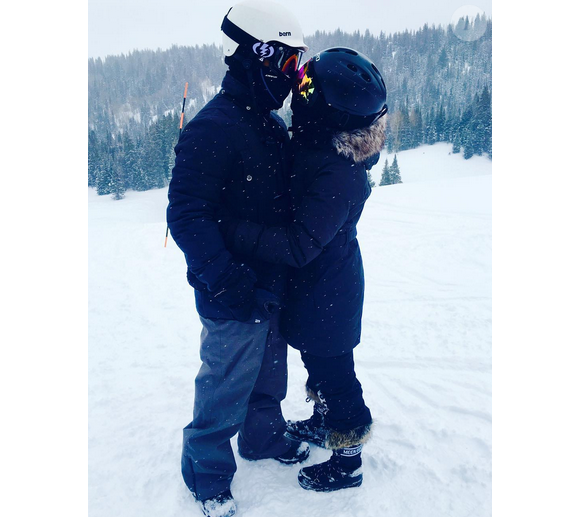 Demi Lovato et son chéri Wilmer Valderrama en vacances au ski. Photo postée sur Instagram au mois de janvier 2016.