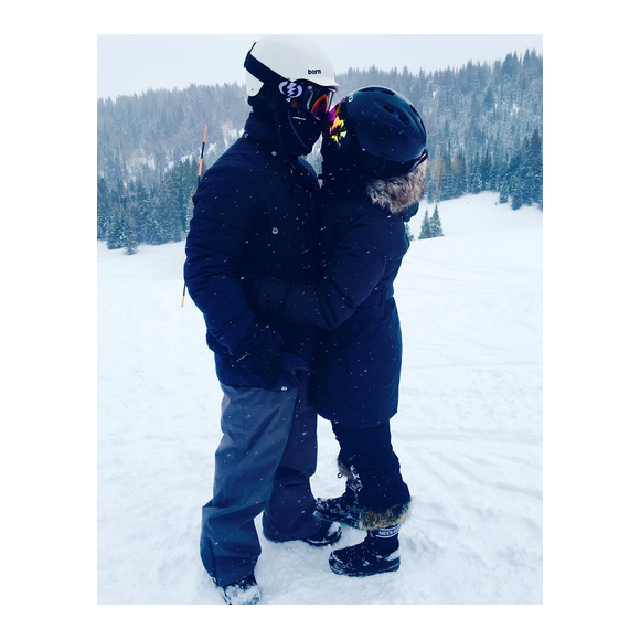 Demi Lovato et son chéri Wilmer Valderrama en vacances au ski. Photo postée sur Instagram au mois de janvier 2016.