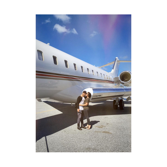 Demi Lovato et son chéri Wilmer Valderrama s'envolent pour St-Barth. Photo postée sur Instagram au mois de décembre 2015.