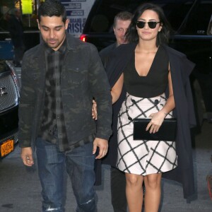 Demi Lovato et son compagnon Wilmer Valderrama main dans la main à New York le 26 octobre 2015.