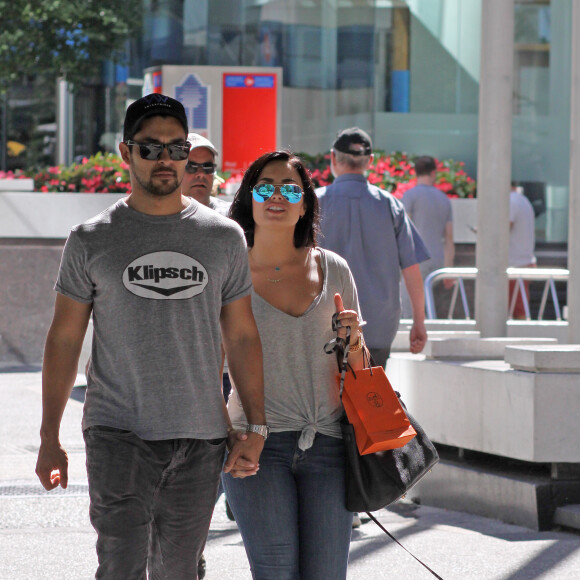 Demi Lovato et Wilmer Valderrama dans les rues de Vancouver, le 19 juillet 2015