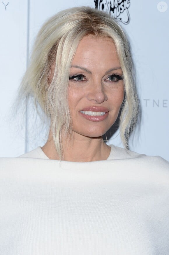 Pamela Anderson a assisté à la présentation Automne 2016 de Stella McCartney à Los Angeles, le 12 janvier 2016