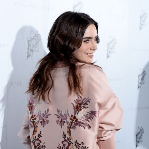 Lily Collins a assisté à la présentation Automne 2016 de Stella McCartney à Los Angeles, le 12 janvier 2016