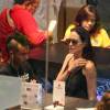Exclusif - Angelina Jolie, son frère James Haven, et ses enfants Pax (en béquilles à cause de sa jambe cassée suite à son accident de jet-ski) et Maddox Jolie-Pitt font du shopping dans un centre commercial à Phuket, le 27 décembre 2015.